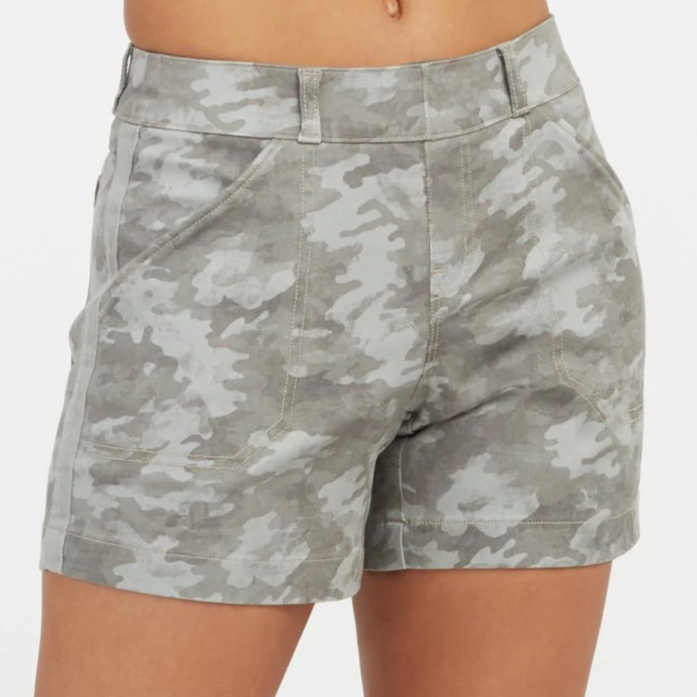 Spanx Stretch Twill Shorts M Stonewashed Green Camouflage Camo Pull On Smooth M